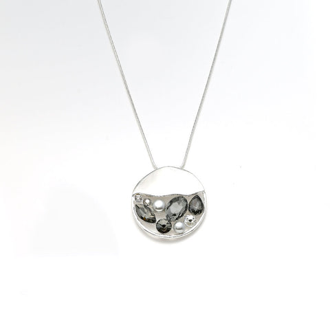 Lange Kette versilbert   Perle grau  Kristall black diamond