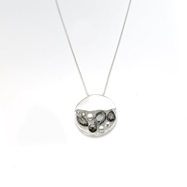 Lange Kette versilbert   Perle grau  Kristall black diamond